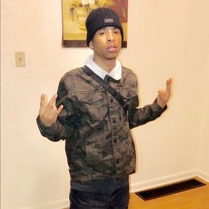 Meet your Posher, Dion